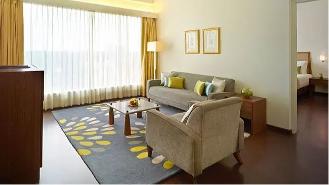 EXECUTIVE SUITE WITH ONE BEDROOM