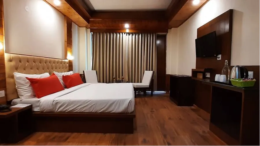 Premier Valley Facing Room