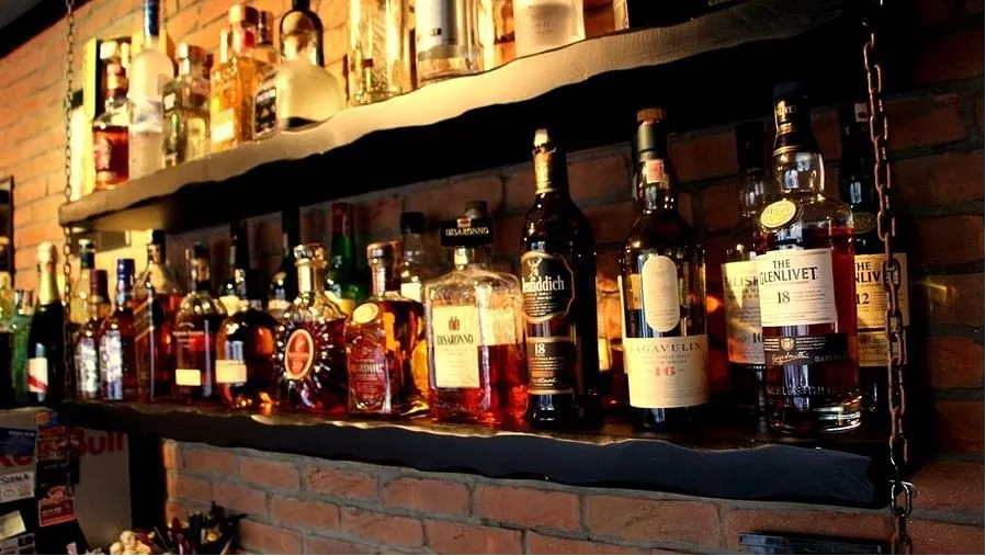 Lancer Bar