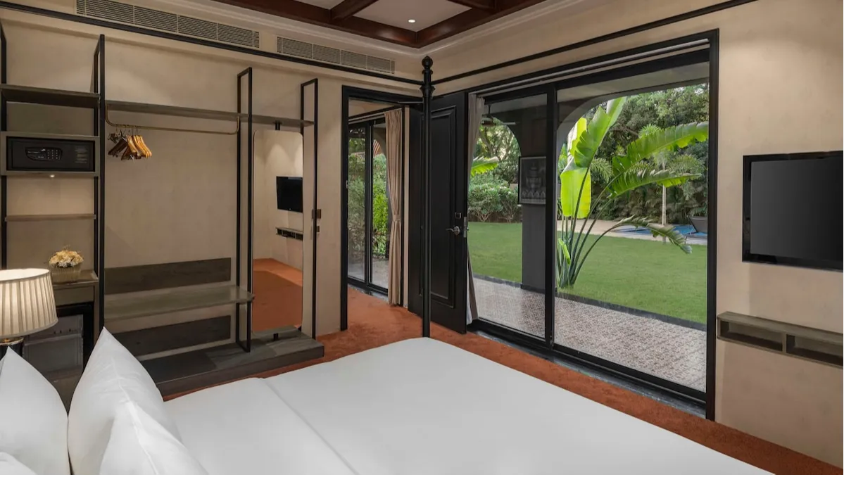 Villa with Private Garden and Pool