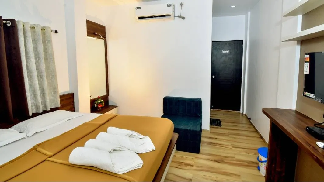AC Deluxe Executive Double Bed Room