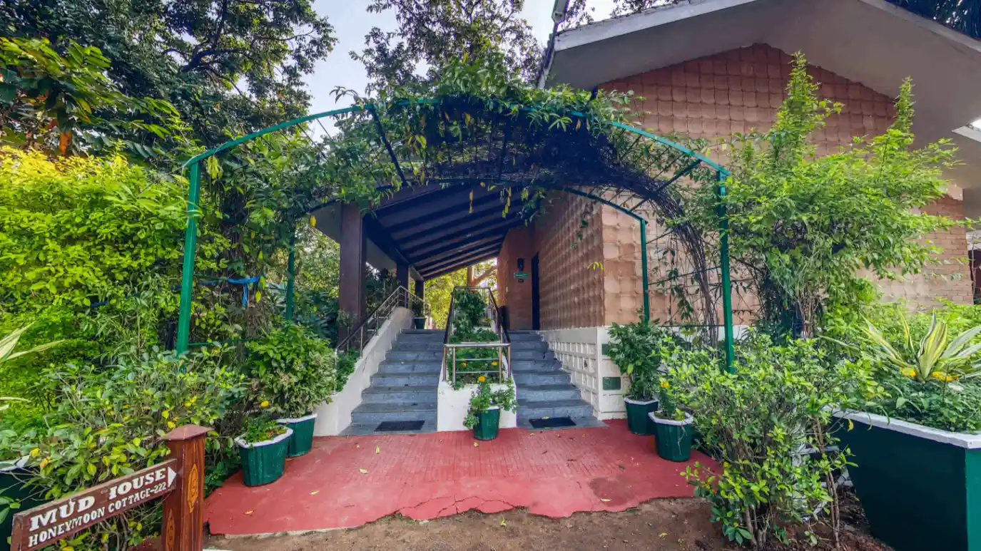 #222 Mud House | Honeymoon Suite