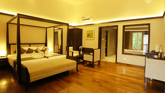 HONEYMOON SUITE WITH BATHTUB