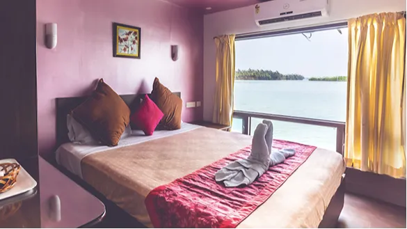 Houseboat Room