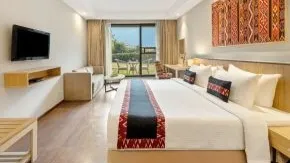 Mountain View Family Room With Sitout