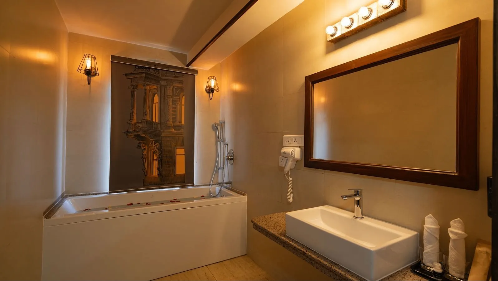 Junior Suite with Bathtub