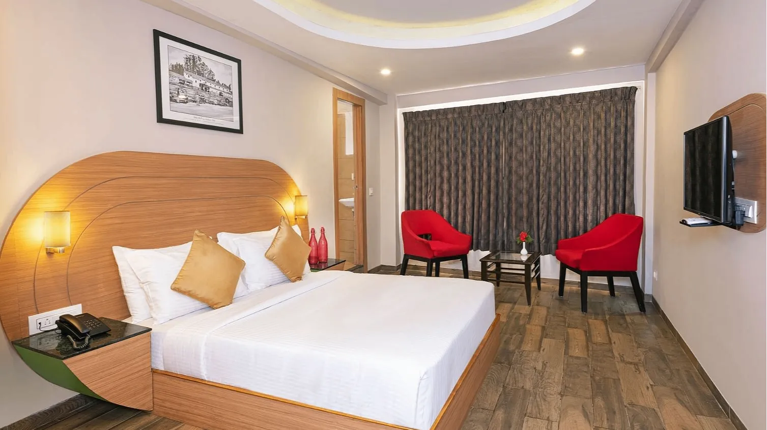 Premium Race View Room
