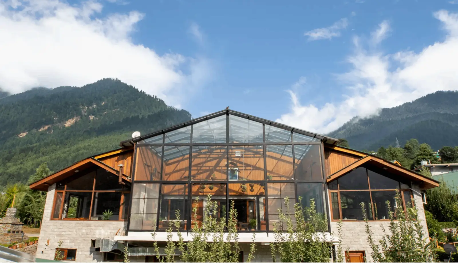 LaRiSa Resorts Manali — main image