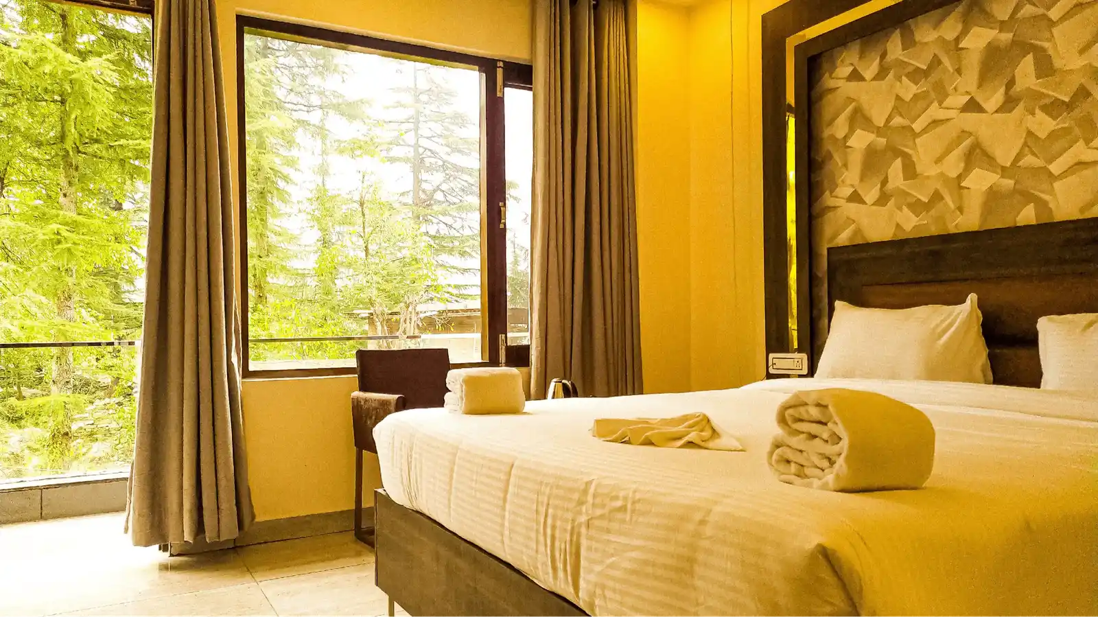 Himalayan Room With Balcony