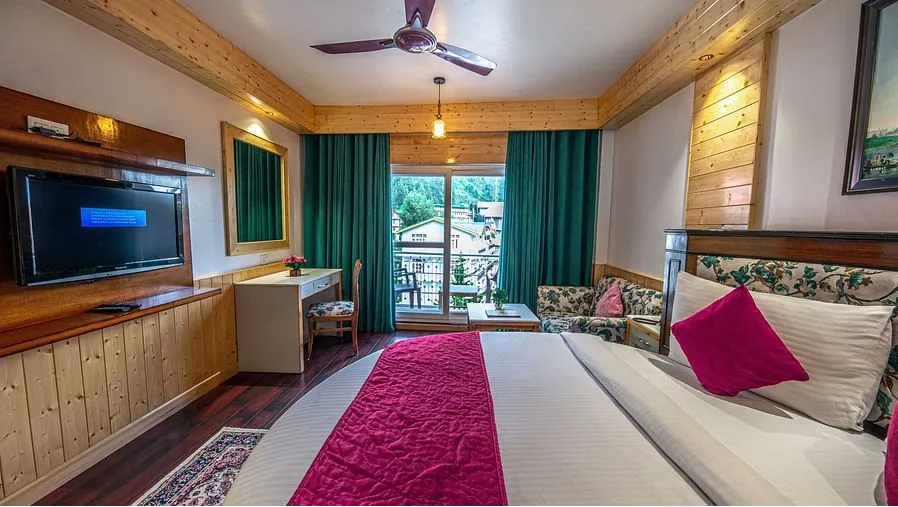 Honeymoon Room with Balcony and Bathtub (heated-cooled)