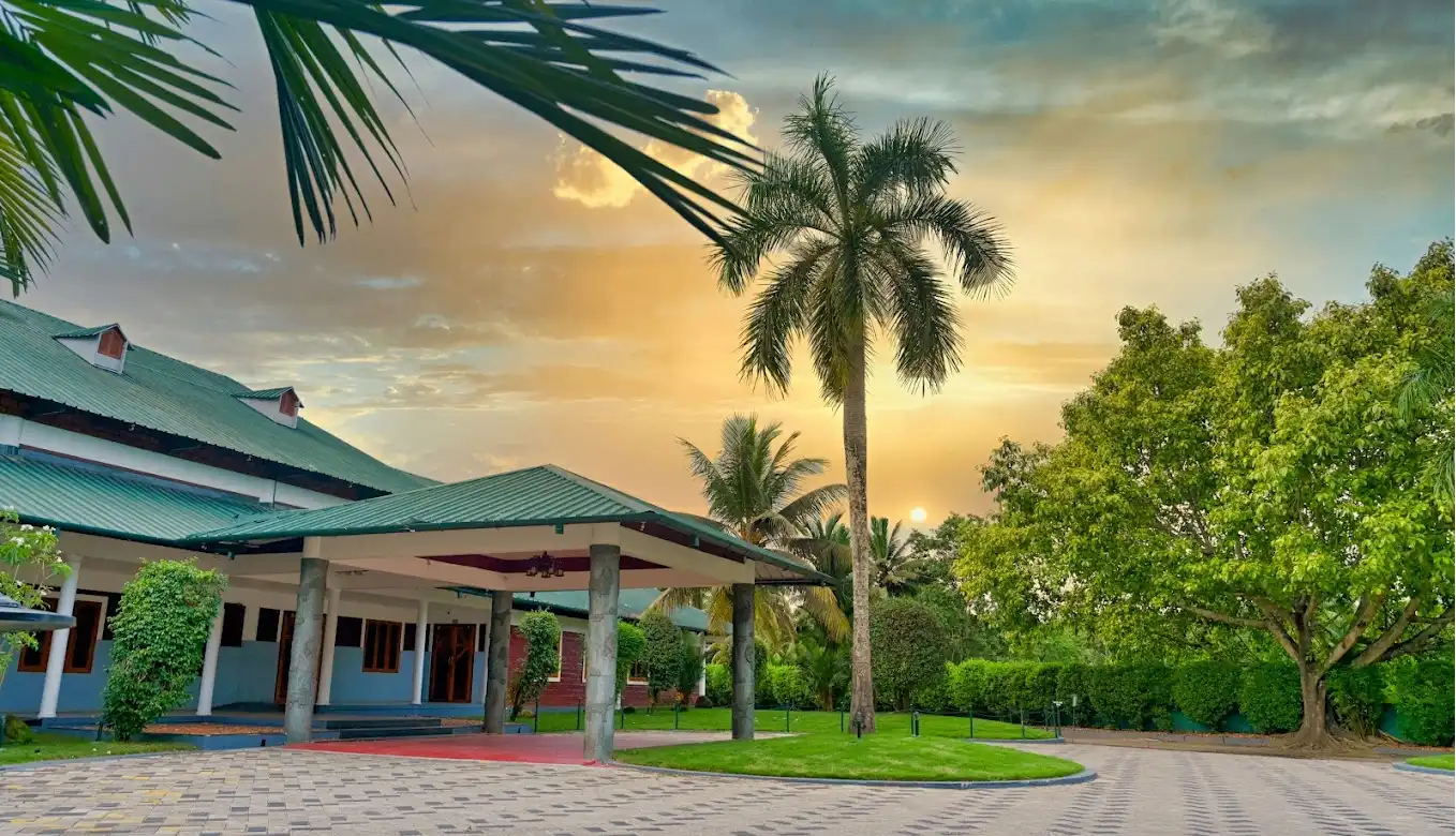 Contour Backwaters Hotel & Convention Centre, Changanassery, Kerala ...