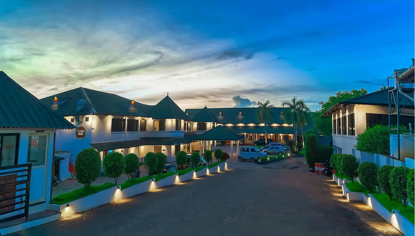 Contour Backwaters Hotel & Convention Centre