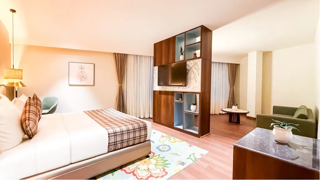 PREMIUM SUITE ROAD VIEW ROOM