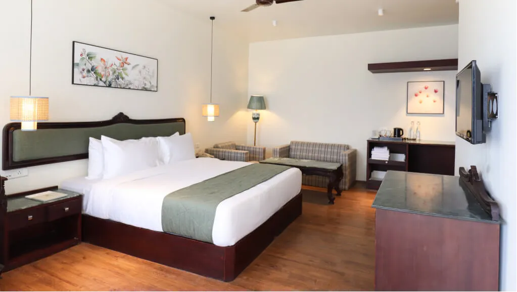 PREMIUM ROAD VIEW ROOM