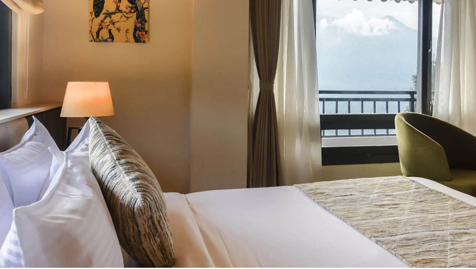PREMIUM VALLEY VIEW WITH BALCONY