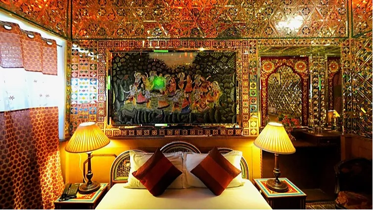 Sheesh Mahal