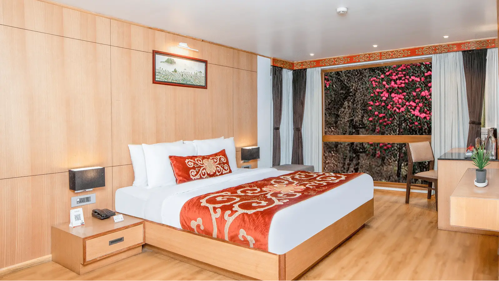 ELUXE ROOM WITH RHODODENDRON VIEW