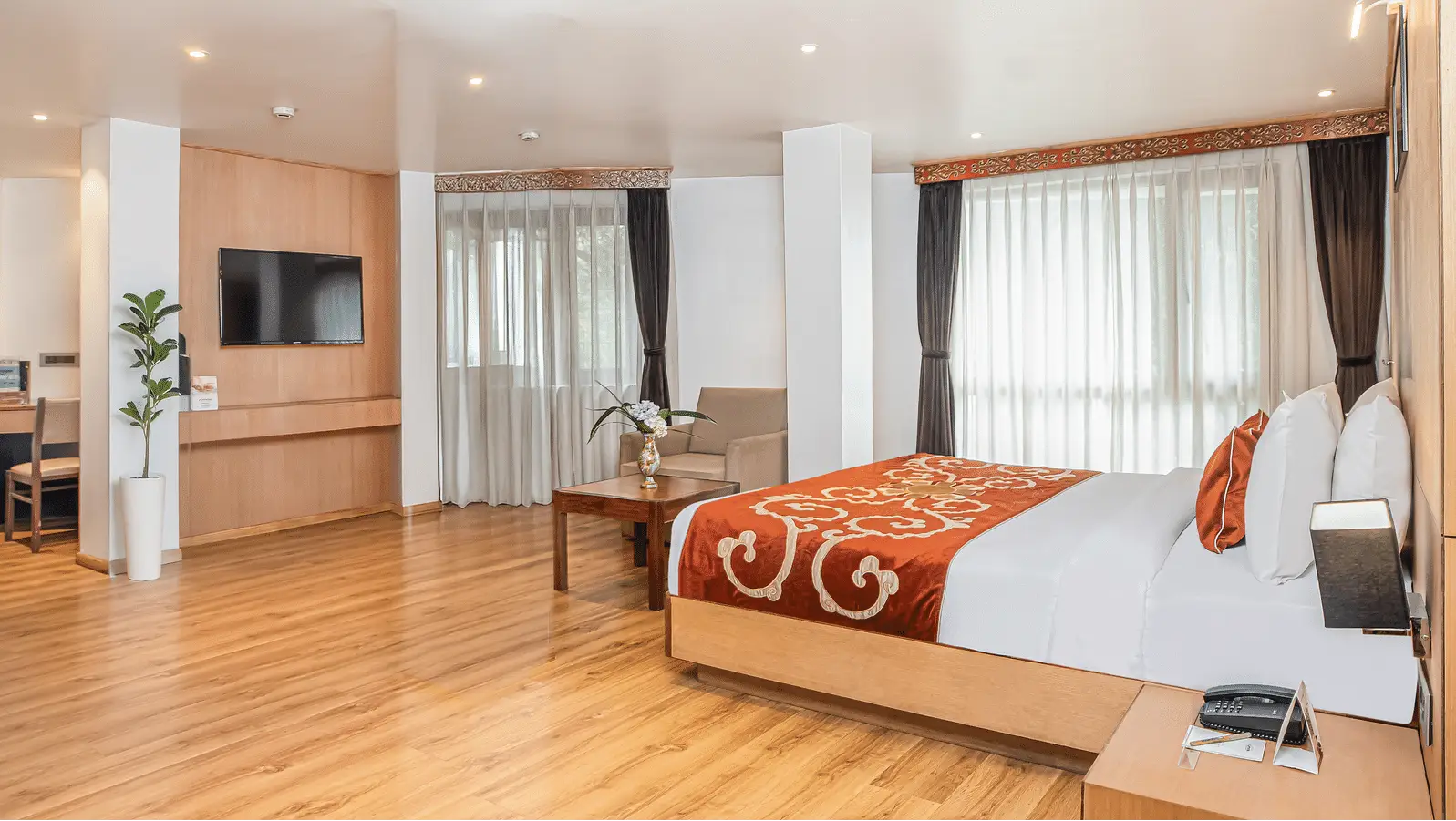 KING SUITE WITH VALLEY VIEW