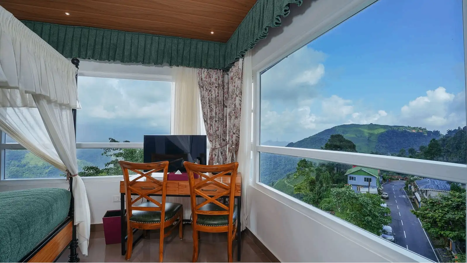 ATTIC ROOM WITH MOUNTAIN VIEW