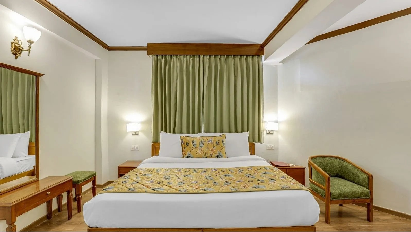 DELUXE ROOM