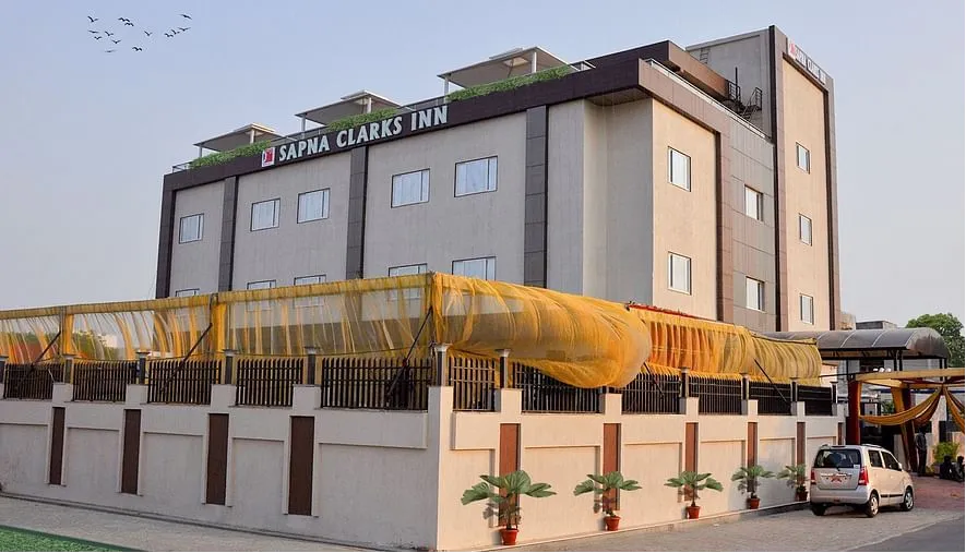event-venue-Sapna Clarks Inn, Near Hazaratganj