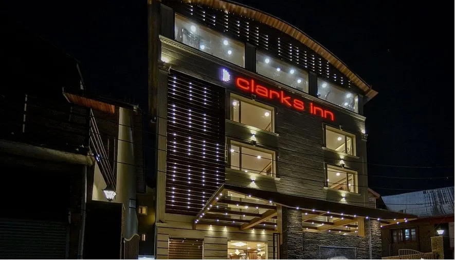 Clarks Inn, Near Lal Chaulk — main image