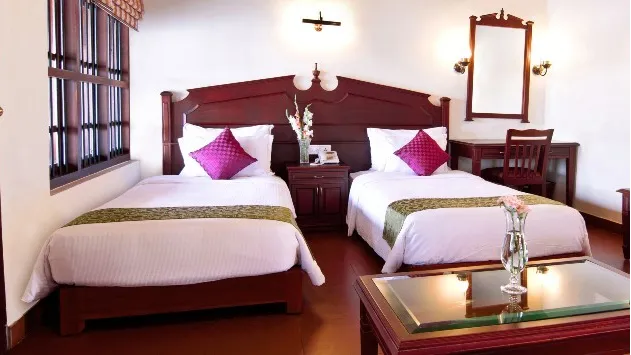 Water Front Heritage Cottage with Balcony