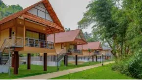 Garden View Premier Cottage With Balcony