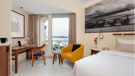 Deluxe Harbour View Room King Bed