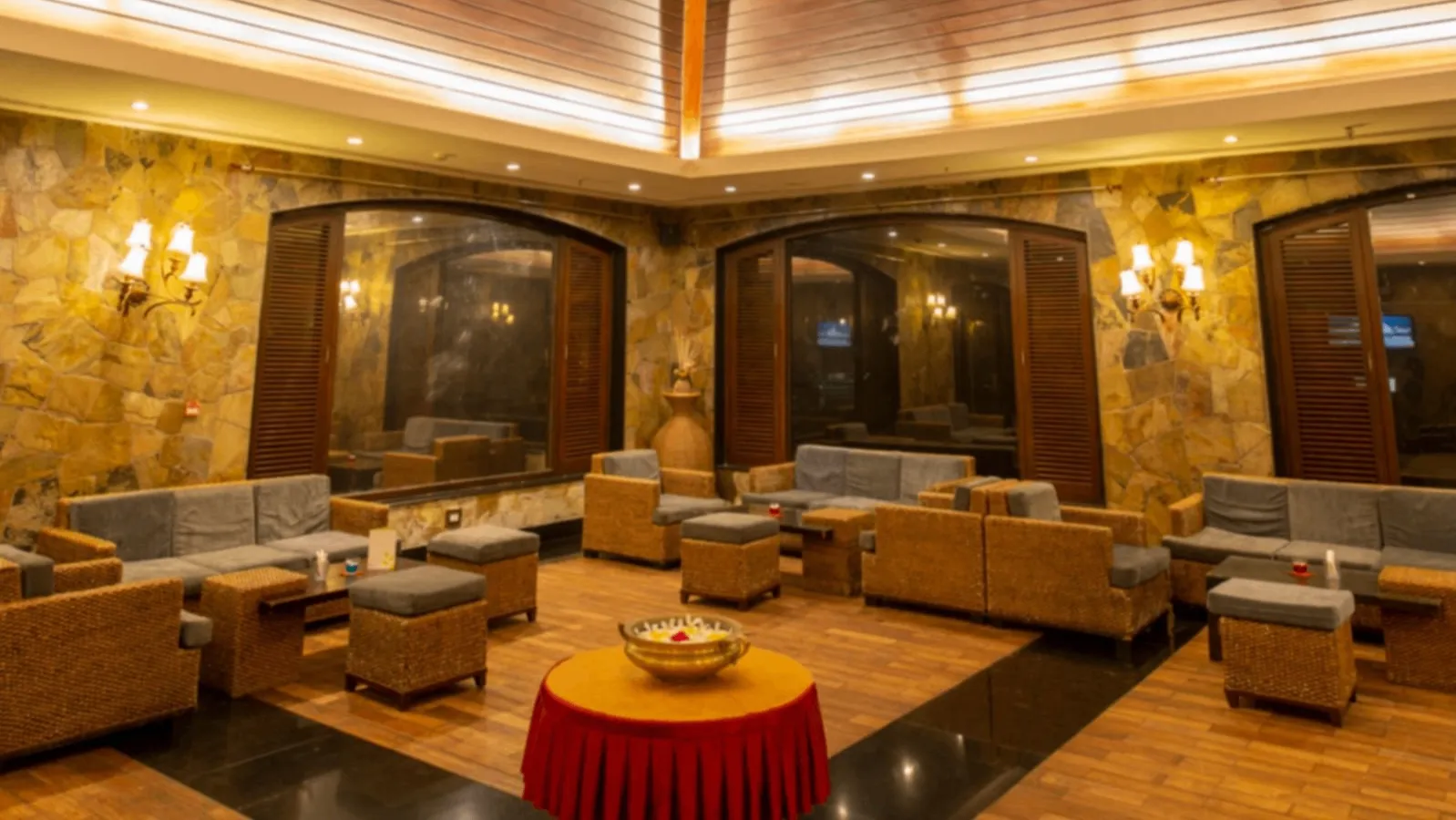 TEA LOUNGE: SERENITY SIPPED