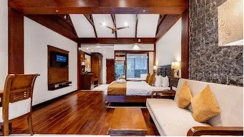 Regal Enclave -Jacuzzi Room With Balcony