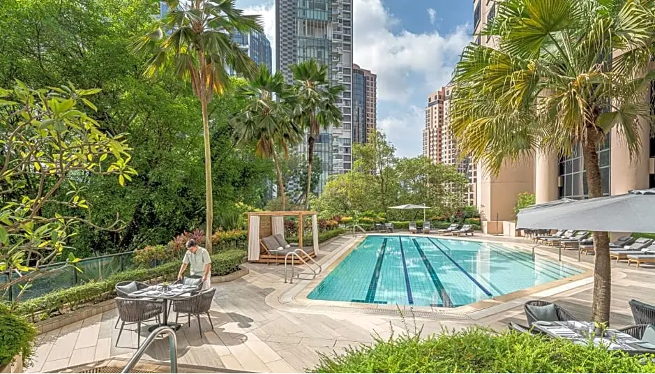 Four Seasons Hotel Singapore — main image