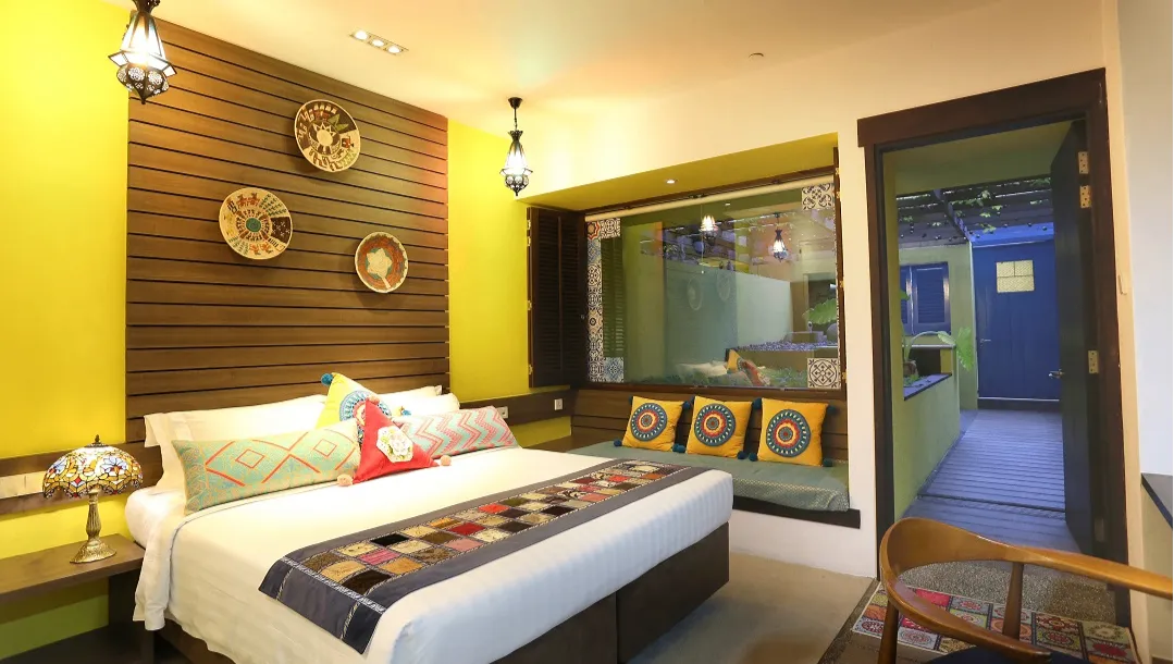 Theme Courtyard Club