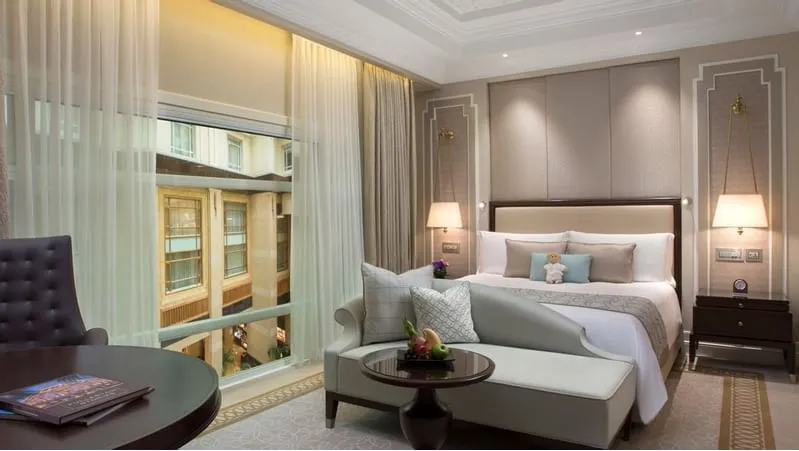 PREMIER COURTYARD ROOM