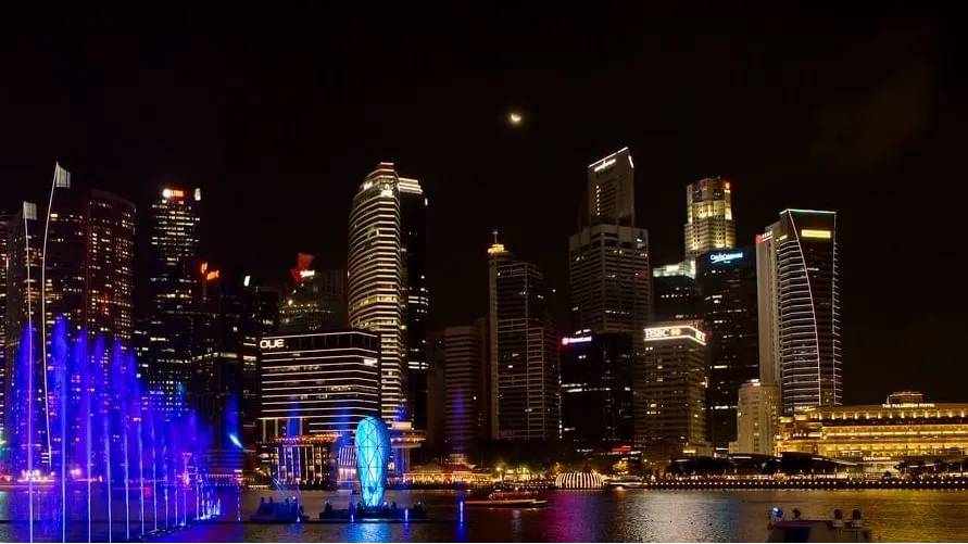 LIGHT AND WATER SHOW ON THE MARINA BAY