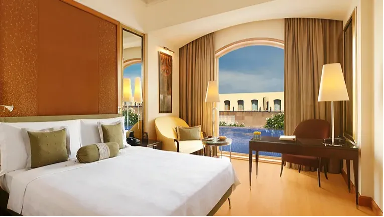 SUPERIOR POOL VIEW ROOM