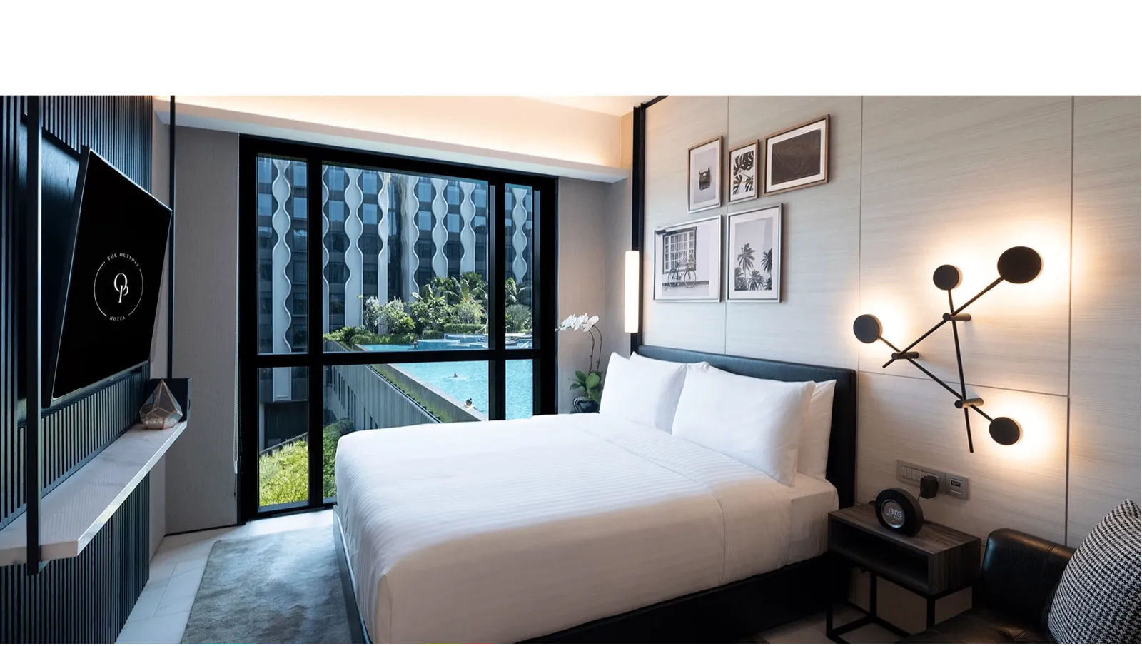 Deluxe Room Pool View