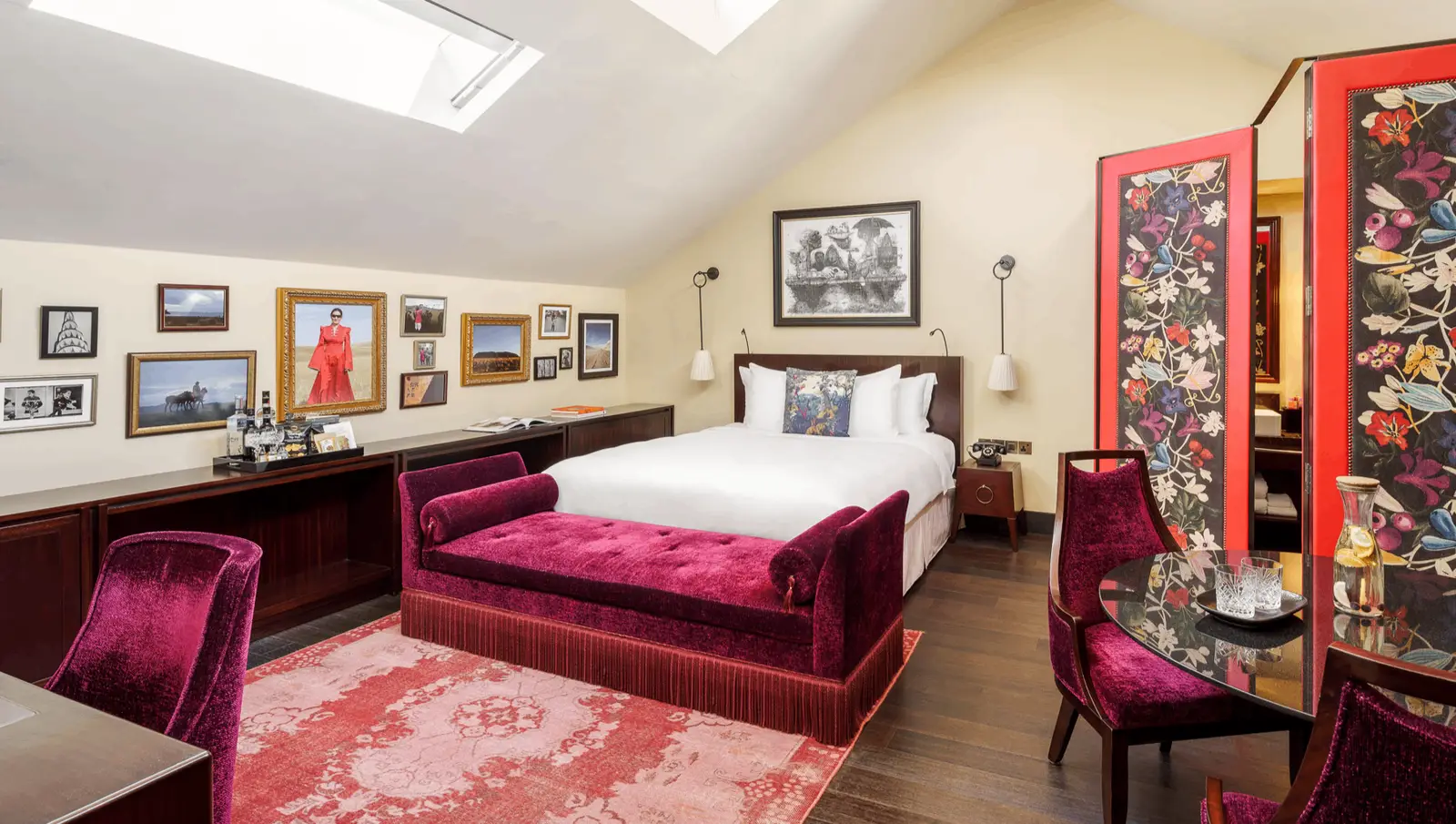 Junior Executive Club Suite