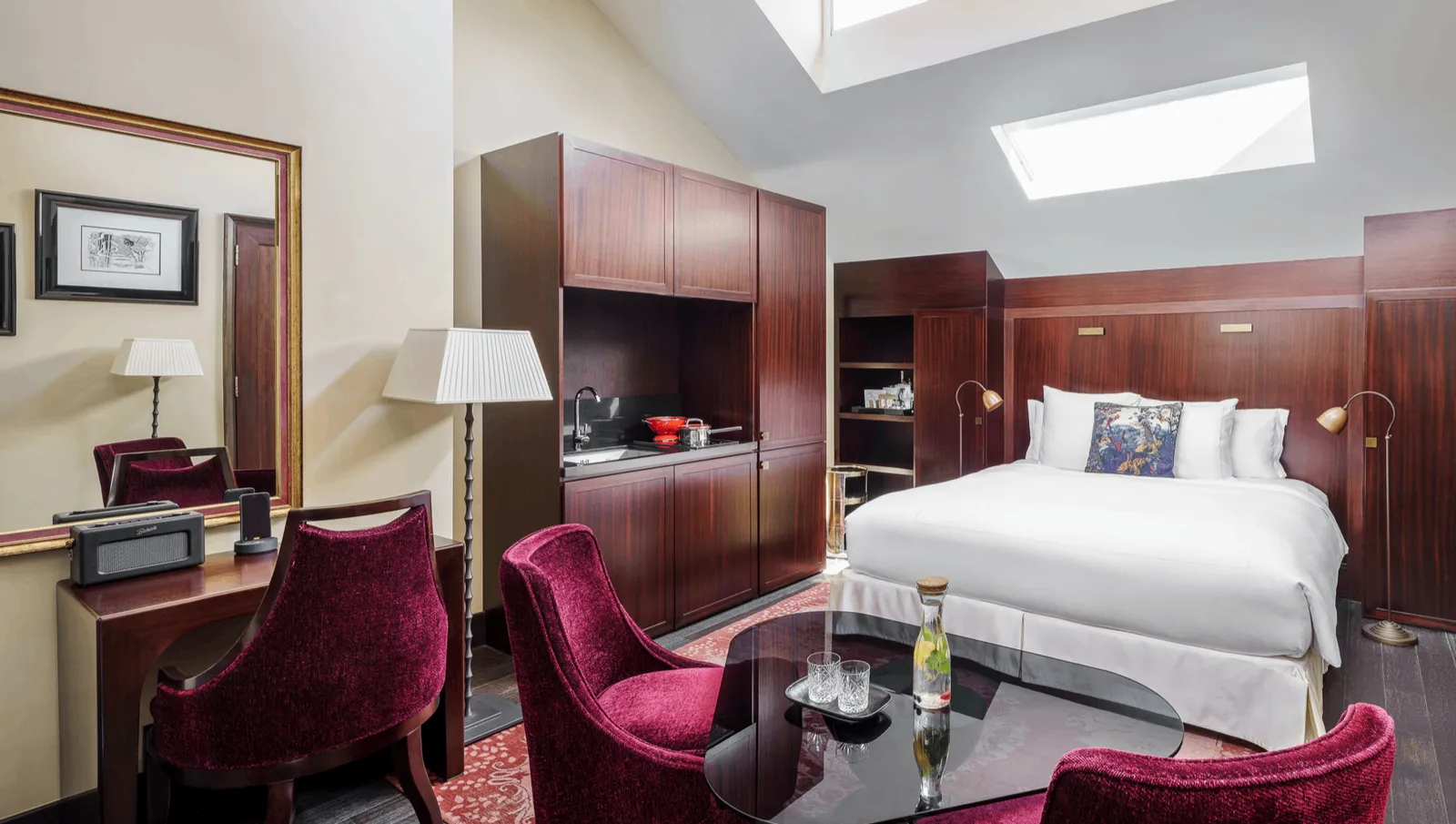 Art Executive Club Suite