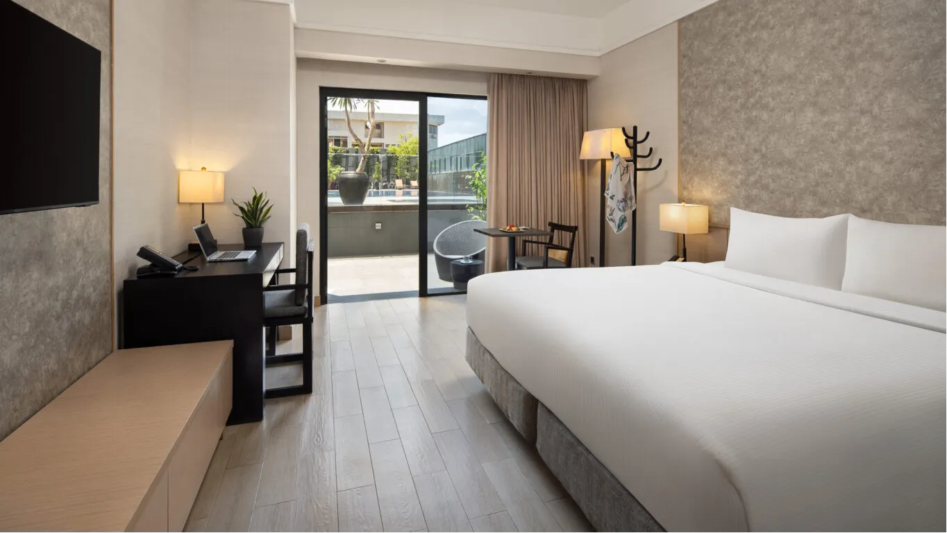 Deluxe Poolside Room