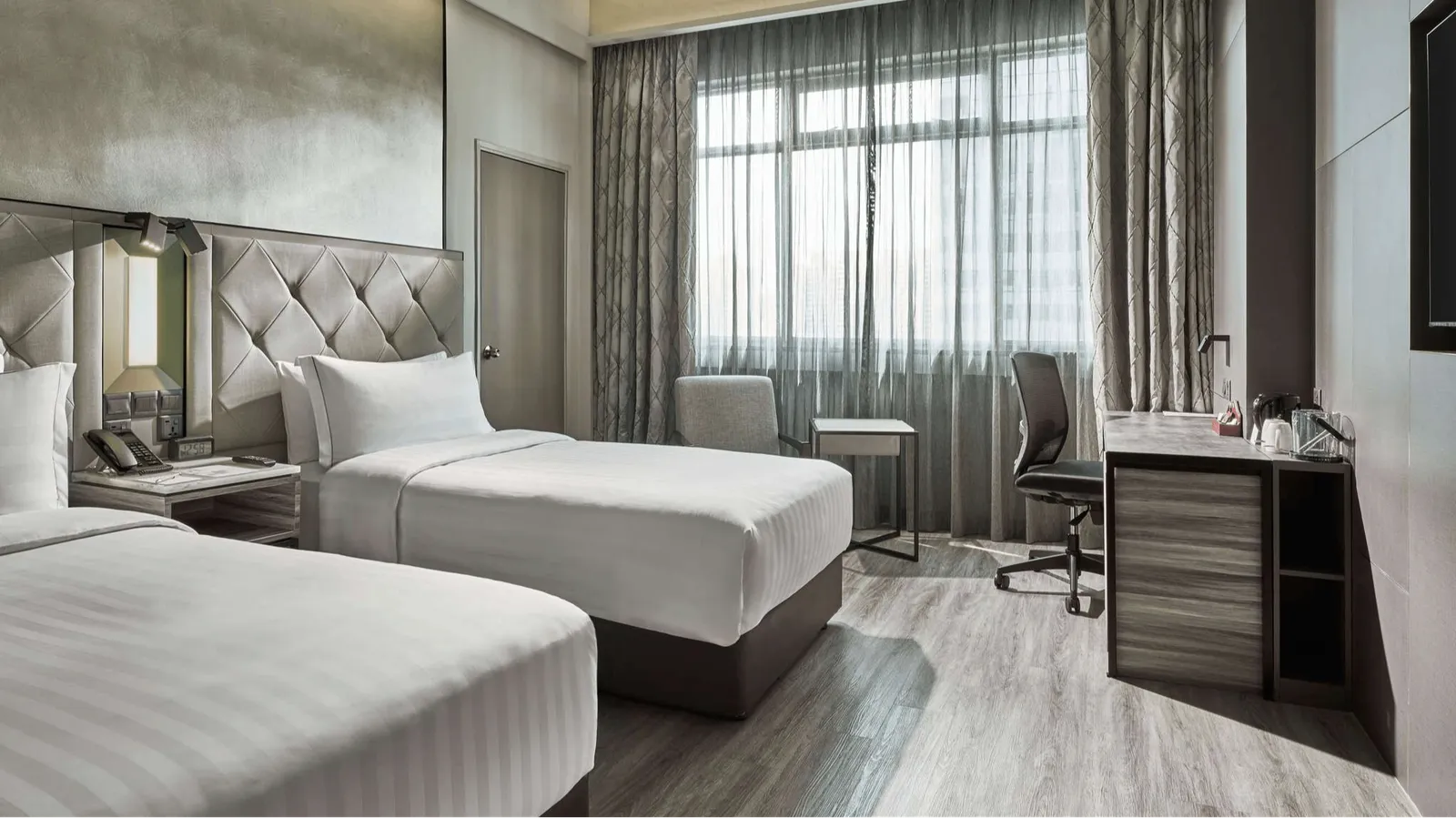 delux room with 2 single beds