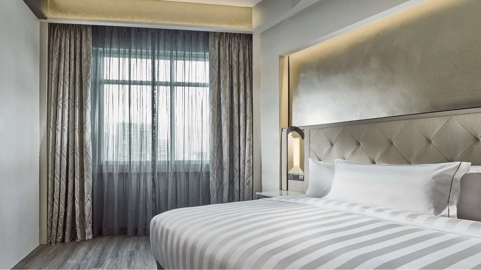 Executive suite with one king bed 