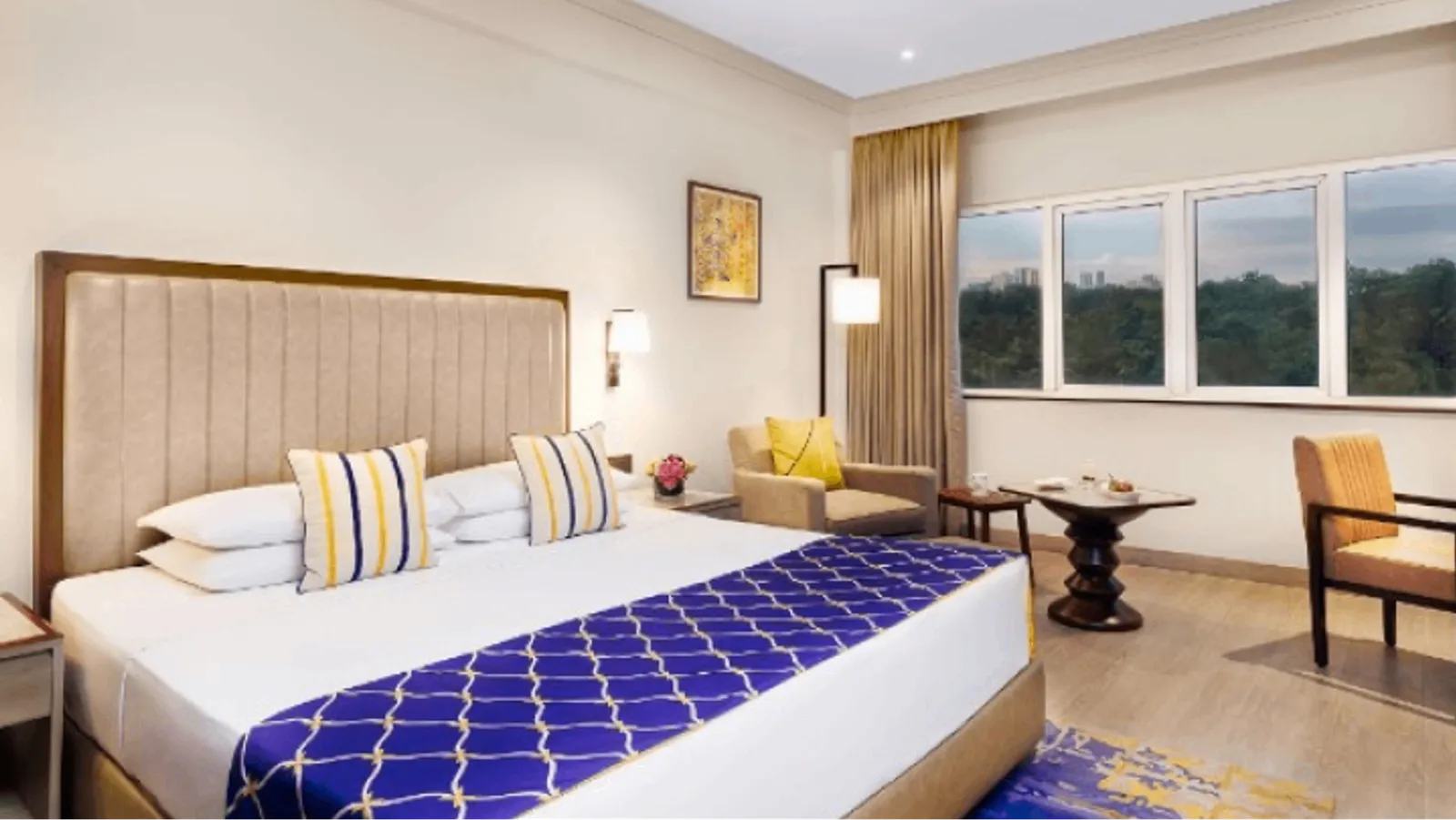 Deluxe Room City View King Bed