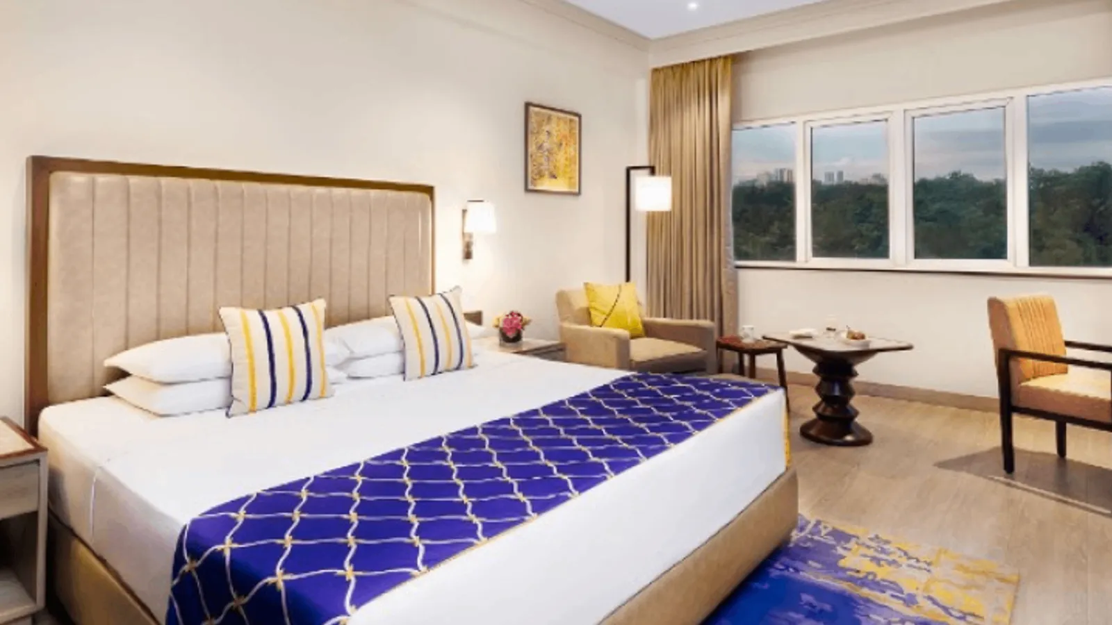 Deluxe Room Pool View King Bed