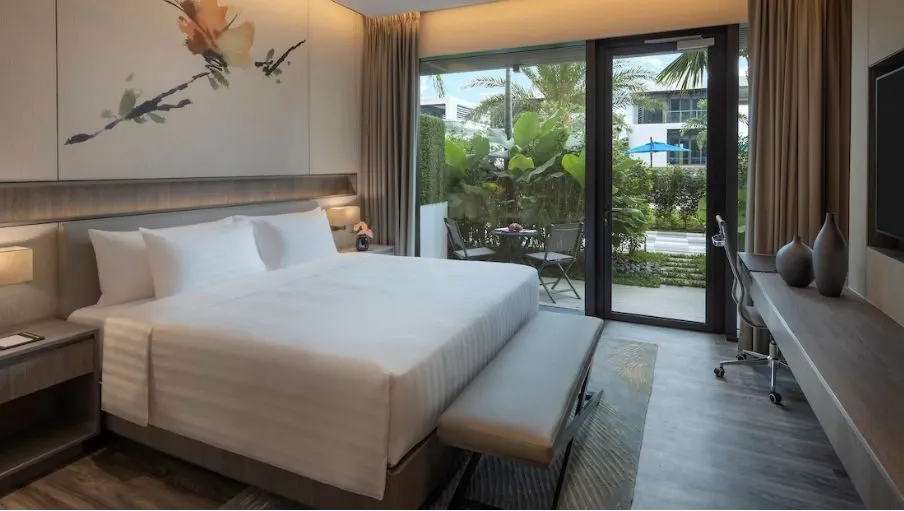 Deluxe Laguna Patio Pool