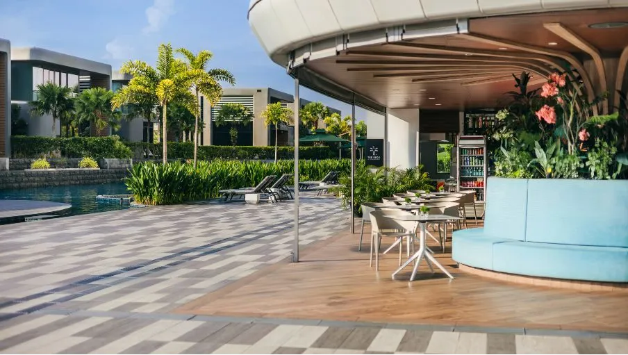 The Tee Deck – Al Fresco Bar & Grill