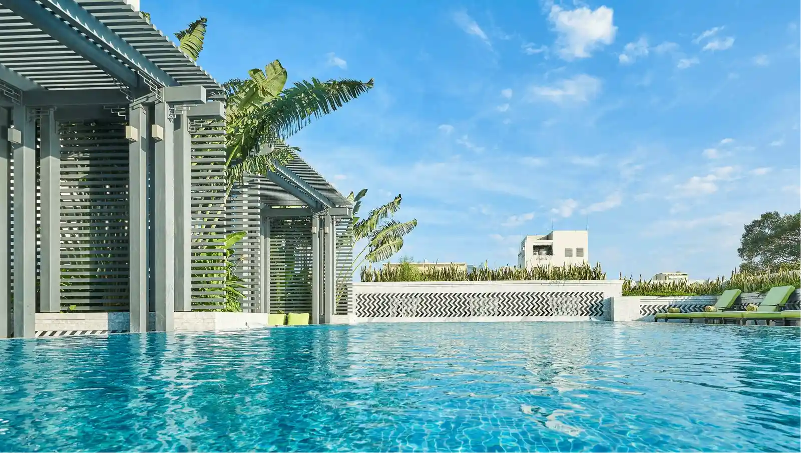 The Fifth Element Pool Bar