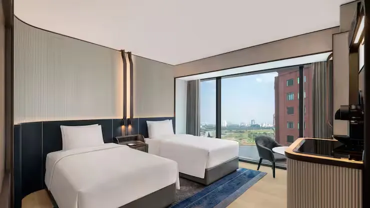 Twin Deluxe River Vw Room