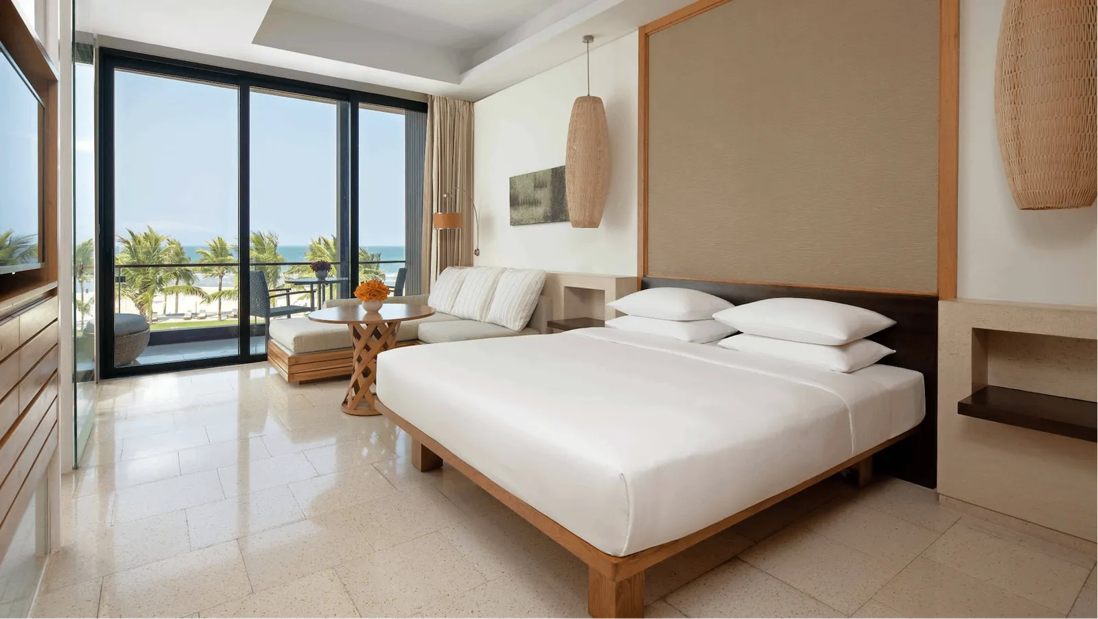 1 King Bed Ocean View With Club Access