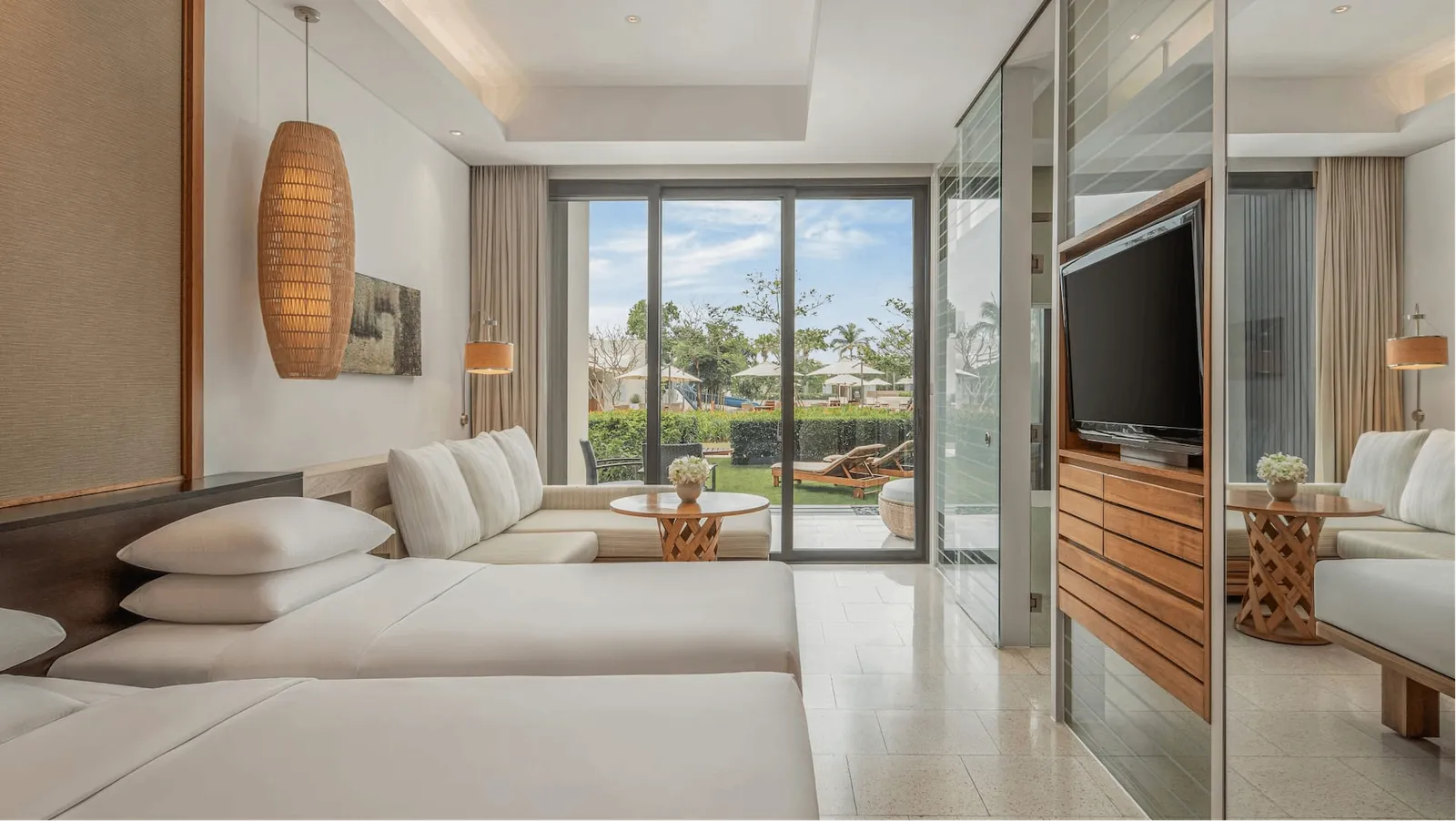 2 Twin Beds with Garden